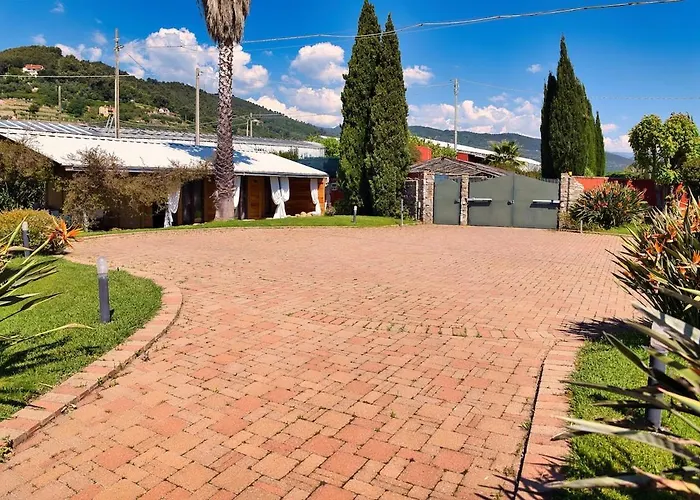 Sabrina With Sea View, Pool, Parking Arma di Taggia