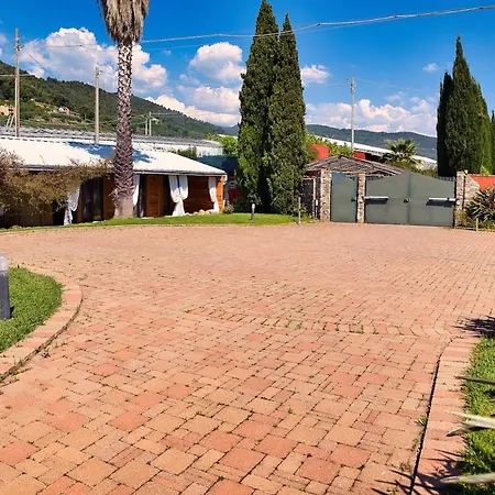 Sabrina With Sea View, Pool, Parking Arma di Taggia